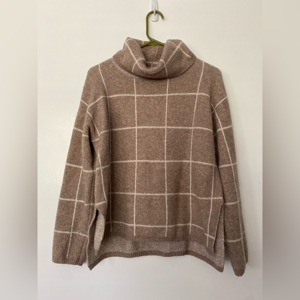 Grid pattern mock neck sweater